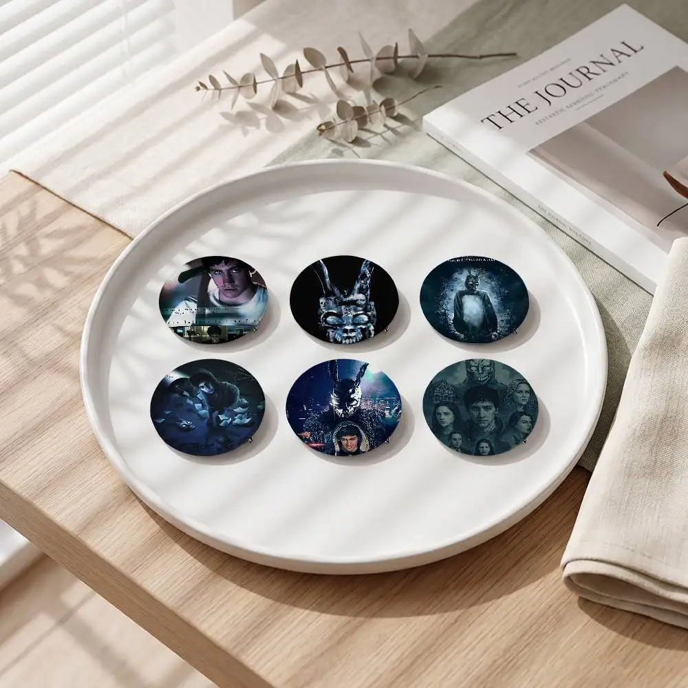 Movie Donnie Darko Vintage Ani - Collectible Vintage Brooches ulasan dan harga